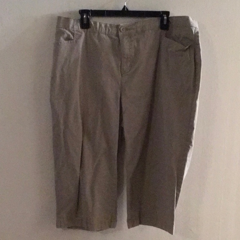 Croft and Barrow classic fit capris